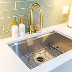 Modern East 2 Bed 2 Bath Apartment