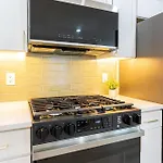 Apartment Modern East 2 Bed 2 Bath