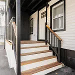 Apartment Modern East 2 Bed 2 Bath *