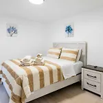 Modern East 2 Bed 2 Bath *
