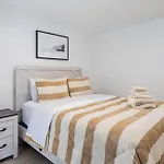 Modern East 2 Bed 2 Bath Boston