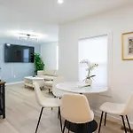 Modern East 2 Bed 2 Bath Apartment *
