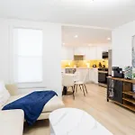 Modern East 2 Bed 2 Bath Apartment Boston
