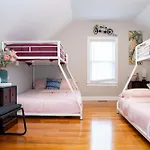 Apartment 40-newly Renovated, Stylish And Beautiful With 4br *
