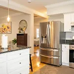 Apartment 40-newly Renovated, Stylish And Beautiful With 4br *