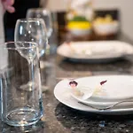 Apartment 40-newly Renovated, Stylish And Beautiful With 4br *