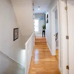 Apartment 40-newly Renovated, Stylish And Beautiful With 4br