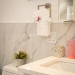 Apartment 40-newly Renovated, Stylish And Beautiful With 4br *