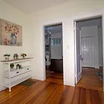 Comfortable And Central 3 Bed Apartment