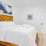 Luxury 2 Bed 2 Bath East Apartment Boston