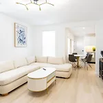 Apartment Luxury 2 Bed 2 Bath East *
