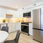 Luxury 2 Bed 2 Bath East