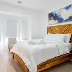 Luxury 2 Bed 2 Bath East