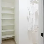 Apartment Luxury 2 Bed 2 Bath East