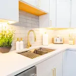 Luxury 2 Bed 2 Bath East Apartment