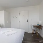 Apartment Quarters On Dot By Thatch