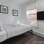 Quarters On Dot By Thatch Apartment