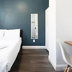Quarters On Dot By Thatch Apartment *