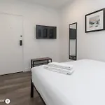 Quarters On Dot By Thatch Apartment *