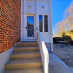 Charming Stay - Perfect For Groups, Free Parking, 3 Beds