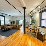 Open Concept 2 Bed Loft In Back Bay