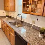 Quiet Two Bedroom In Convenient Location