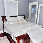 Quiet Two Bedroom In Convenient Location