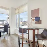 Spacious Apt Full Kitchen In Seaport