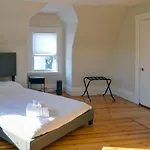 Boston Historical Urban Oasis - 6 Bedroom 3 Bath