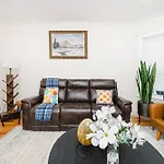 76 Carruth - 4br Cozy And Lovely Apartment *