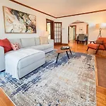 Spacious 3 Bed, In Unit Laundry, Free Prkng