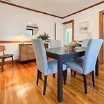Spacious 3 Bed, In Unit Laundry, Central Air
