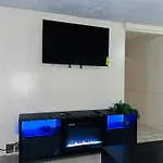 Quiet Two Bedroom In Convenient Location