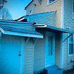 Quiet Two Bedroom In Convenient Location