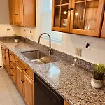 Quiet Two Bedroom In Convenient Location Boston