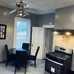 Quiet Two Bedroom In Convenient Location