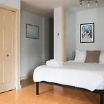 Studio Close To Longwood Medical