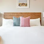 Furnished Luxury Loft Common Apartment