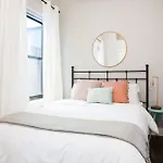 Centrally Located Luxurious Loft Walk Anywhere