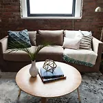 Centrally Located Luxurious Loft Walk Anywhere