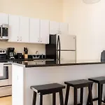 Beautiful 4br 2br Downtown Xing High Ceilings