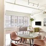 2Br 2Ba Fidi Apt Keyless Entry Walk Anywhere