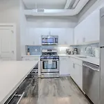 Pet Friendly Downtown Boston Elevator Washer Dryer