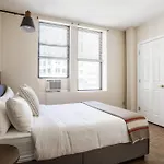 Elegant 2 Bed 2 Bath Furnished In Fidi Apartment
