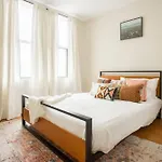 Delightful Downtown 2bed 2bath