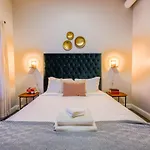 Keyless Entry Laundry In Unit Pet Friendly