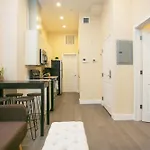 Downtown Loft Walk Anywhere Ideal For Nurses