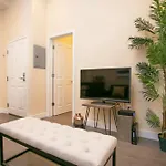 Downtown Loft Walk Anywhere Ideal For Nurses