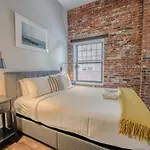 Parking Available Fully Furnished 4 Bed 2 Bath Flat