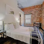 Parking Available Fully Furnished 4 Bed 2 Bath Flat